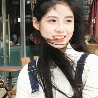 他很怪，他是我爸爸